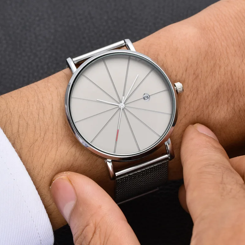 

Новые модные часы мужские черные кварцевые часы из сплава с сетчатым ремешком Ультра тонкие универсальные повседневные спортивные наручны...