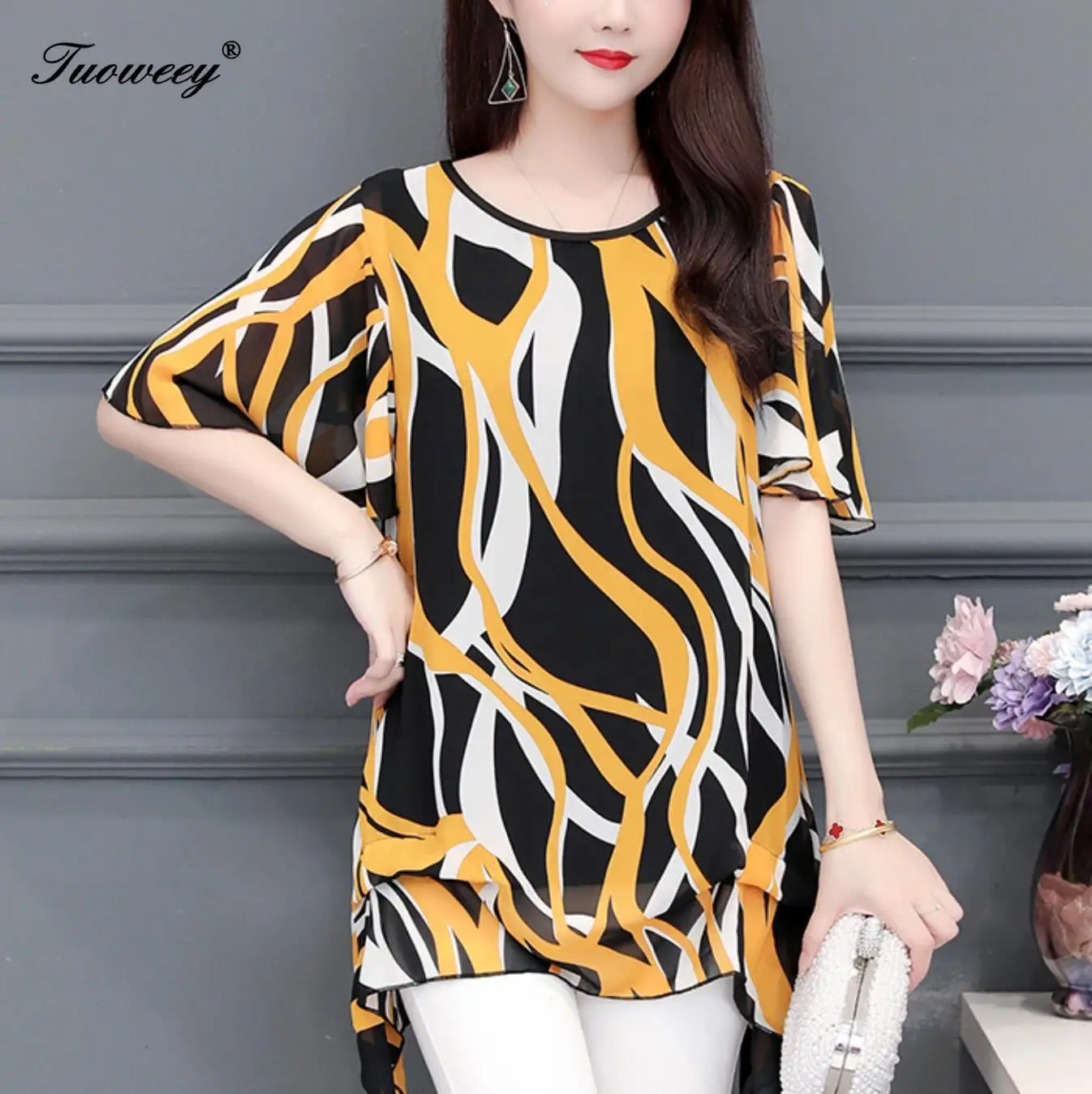 

2019 New Large size 5XL Women's Summer style Chiffon Shirt Fashion Floral Loose Blouse Round neck Short-sleeved Shirt Female