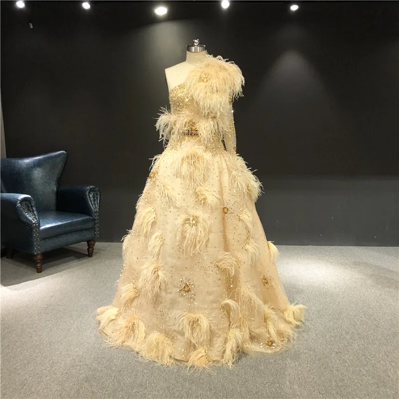 

ElieSaab 100% реальные фотографии шампанское золото тяжелые бусины перья одно плечо бальное платье для официальной вечеринки вечерние платья для танцев