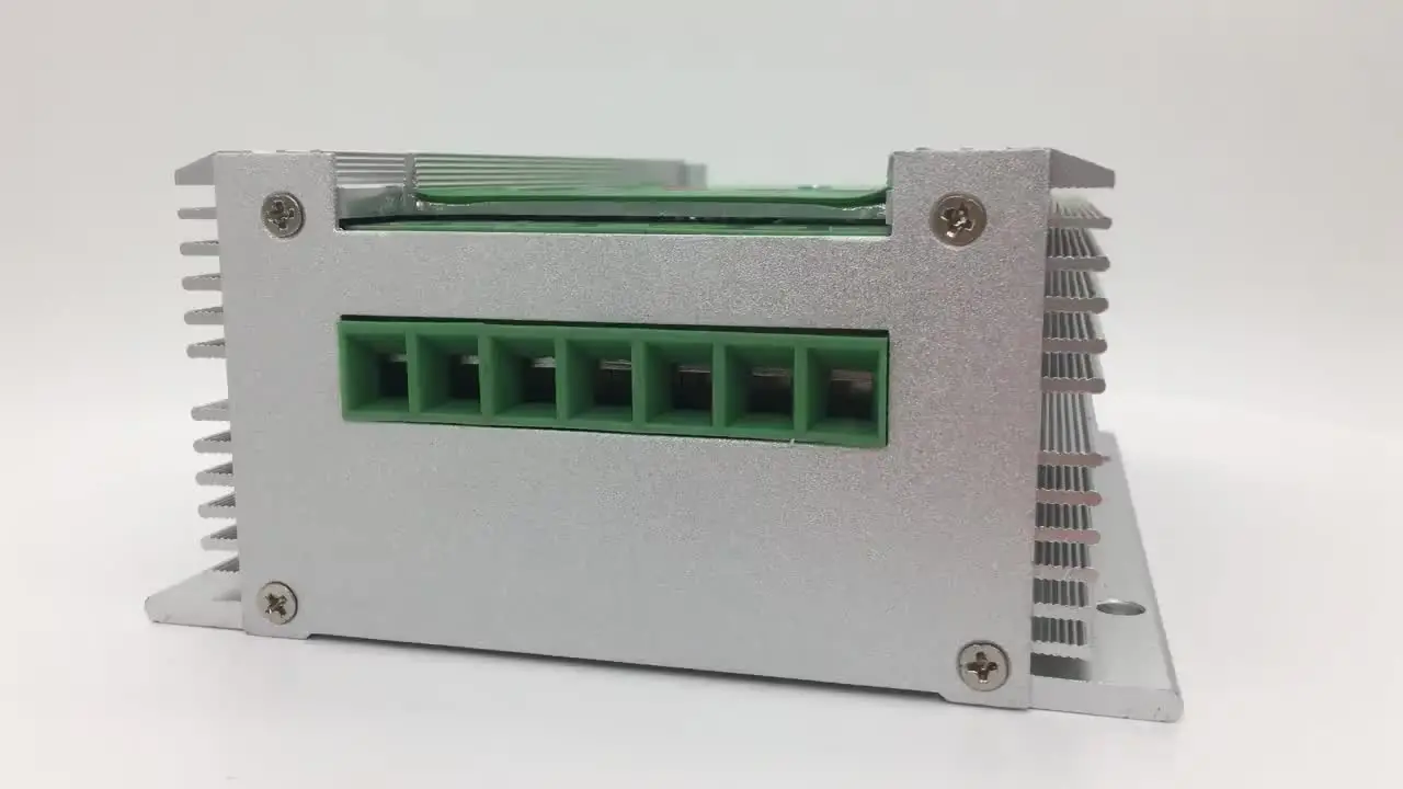 

Интеллектуальный гибридный контроллер заряда солнечной энергии MPPT 12 В 24 в 500 Вт 600 Вт 800 Вт