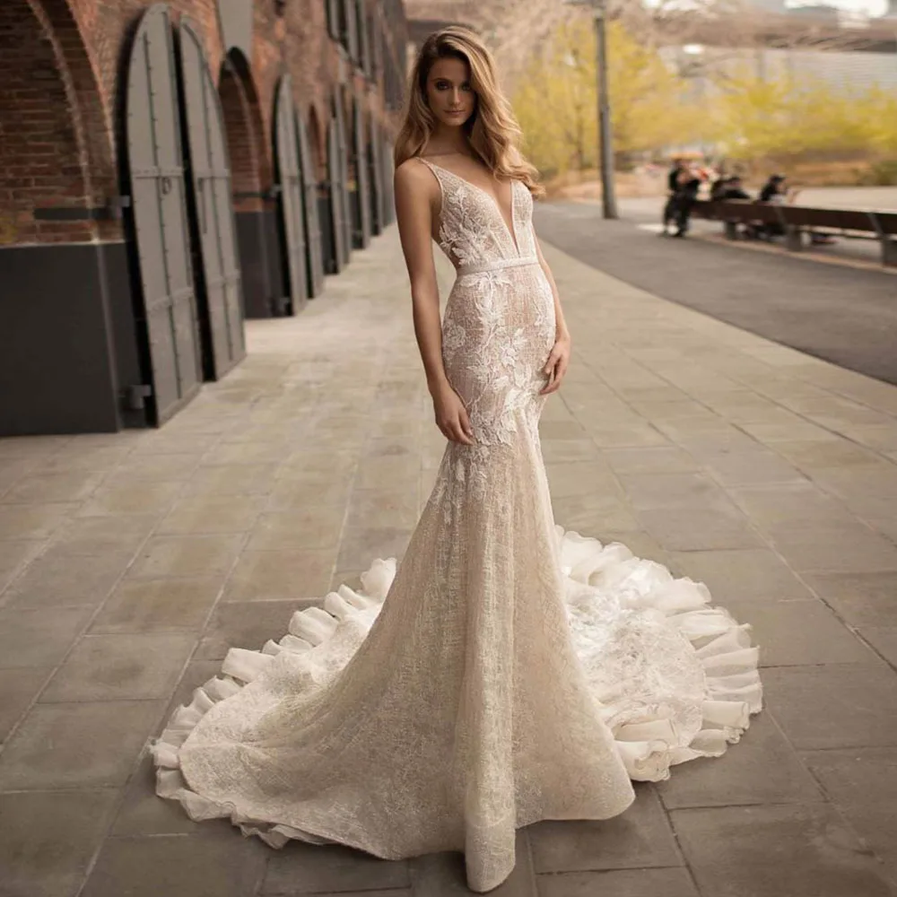

2018 Mermaid Wedding Dresses Sexy Plunging V neck Applique Backless Wedding Gowns Sweep Train