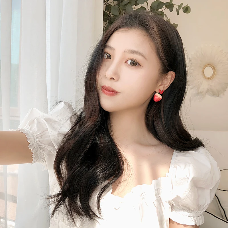 

The new fairy beautiful earrings female south Korean long lovely and sweet strawberry stud earrings earrings female temperament