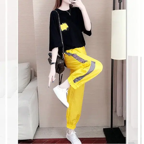 Повседневный летний спортивный комплект черная футболка + желтые штаны большие