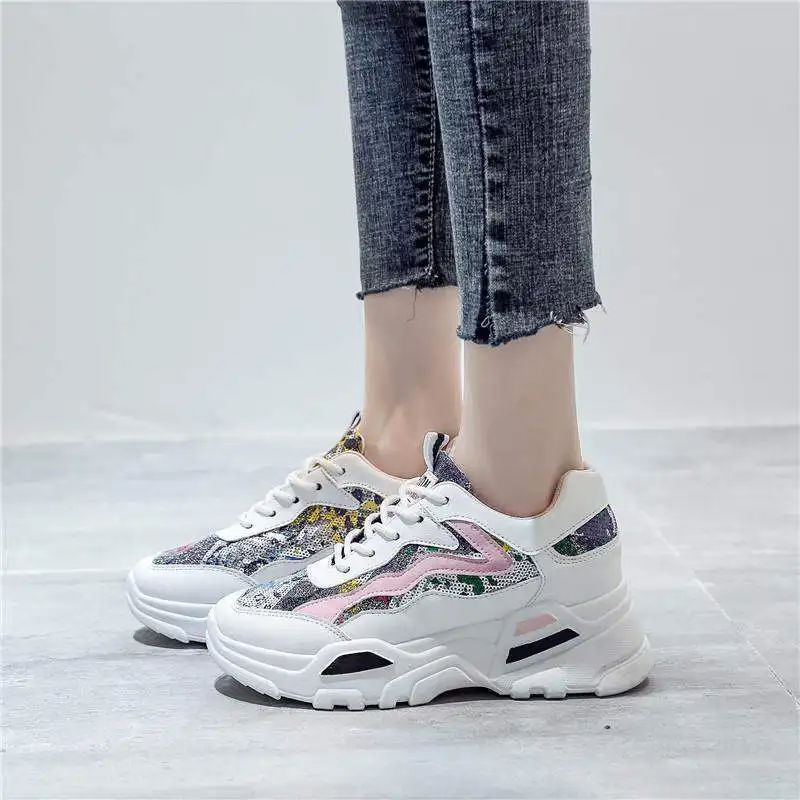 Женские кроссовки на высоком каблуке брендовые дизайнерские сникерсы шнуровке