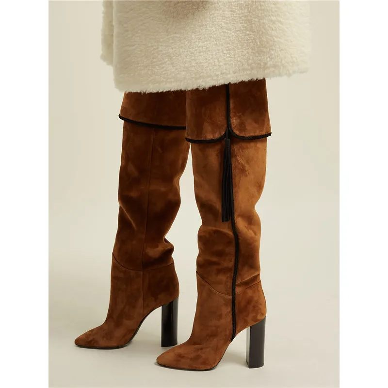 Модные коричневые замшевые сапоги до колена фирменный дизайн высокие на