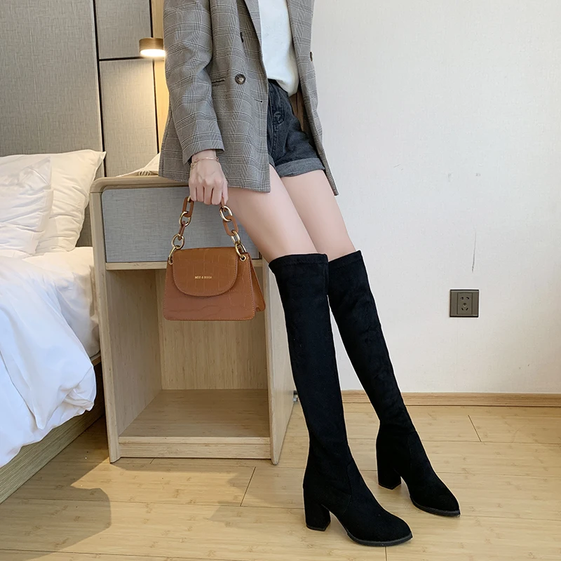 Черные замшевые ботфорты на Высоком толстом каблуке коллекция 2020 года модные