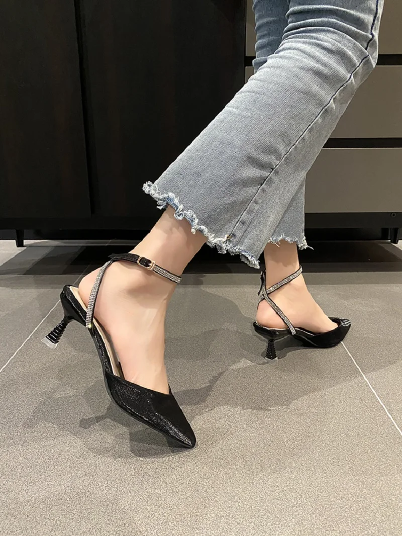 

Летние модные изысканные женские сандалии стразы с острым носком сексуальные Baotou чистый цвет темпераментные высокие каблуки Большой разме...