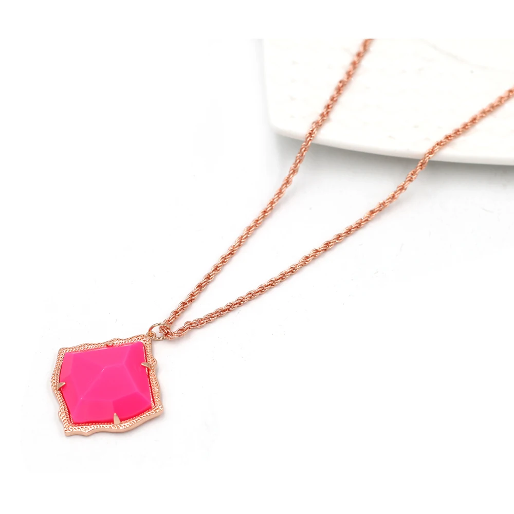 Женское ожерелье с подвеской в виде Купера из смолы объемным камнем