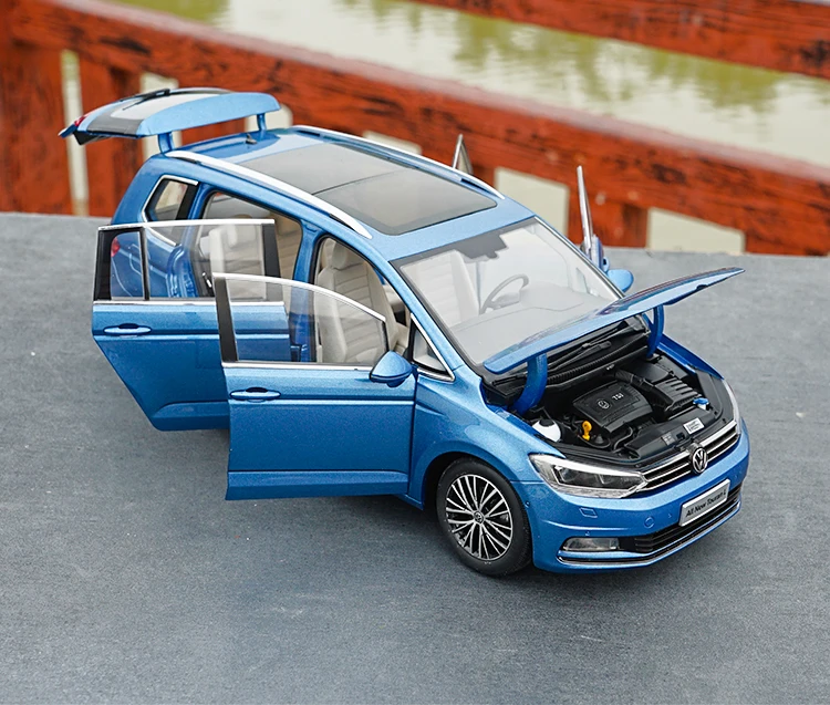 Изысканный подарок 1:18 Touran L сплава модель, моделирование литьем под давлением металлическая модель автомобиля, коллекция украшения