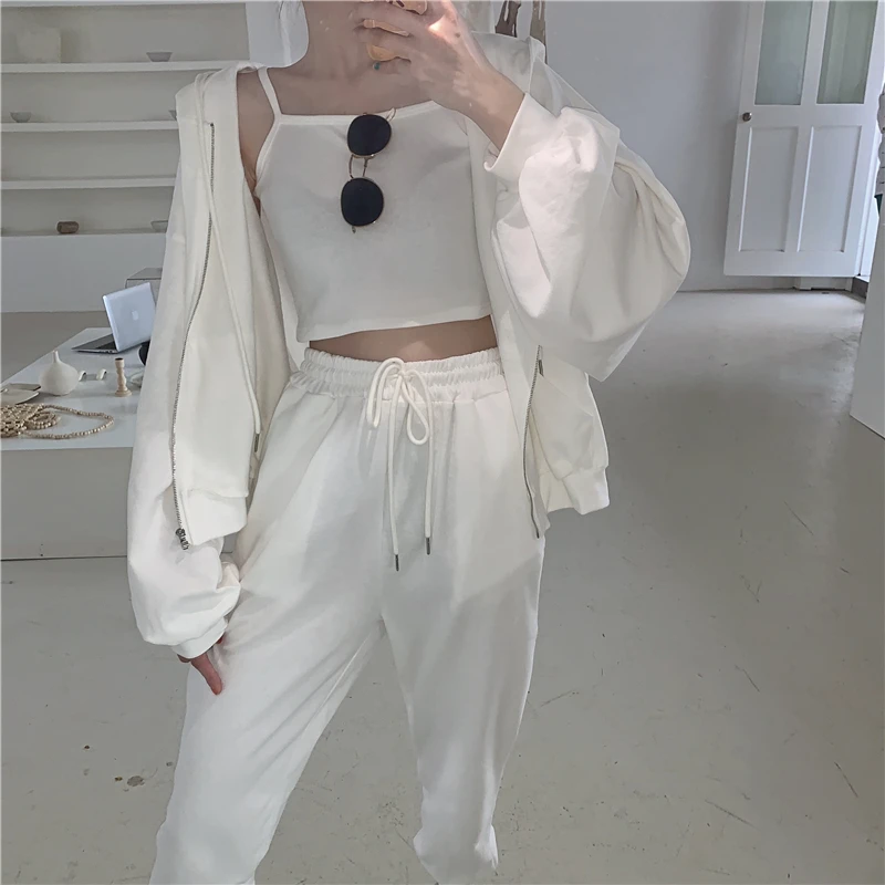 Женский спортивный костюм сиреневые брюки + укороченный топ куртка с капюшоном