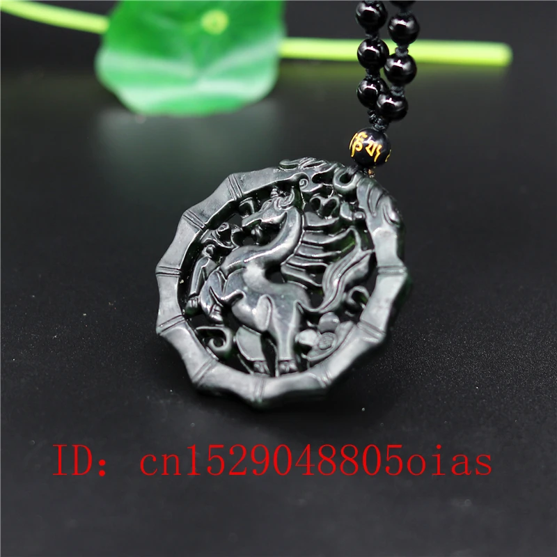 Ожерелье с подвеской в виде лошади из натурального черного и зеленого нефрита |