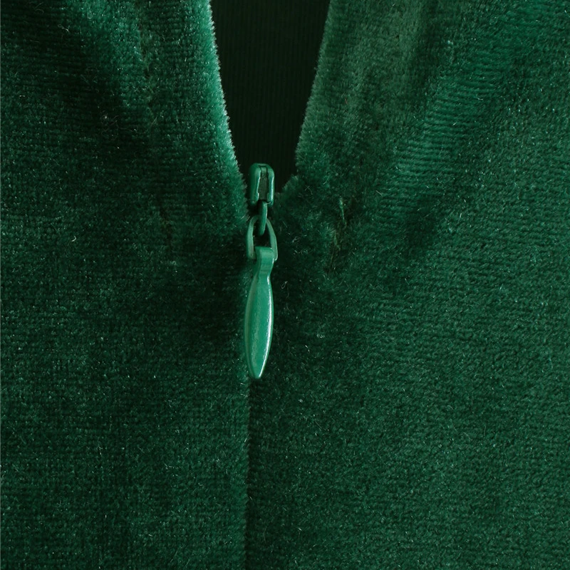 Женское бархатное мини-платье с рукавами-фонариками и оборками