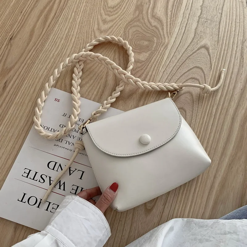 

Retro Fashion Small Exquisite Small Bag Female Texture Japanese Girl Messenger Bag