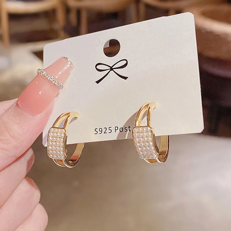 

Needle Korean Version of The New Geometric Pearl Earrings High-end Design Sense Ins Wind Net Red Same Style Earrings Earrings