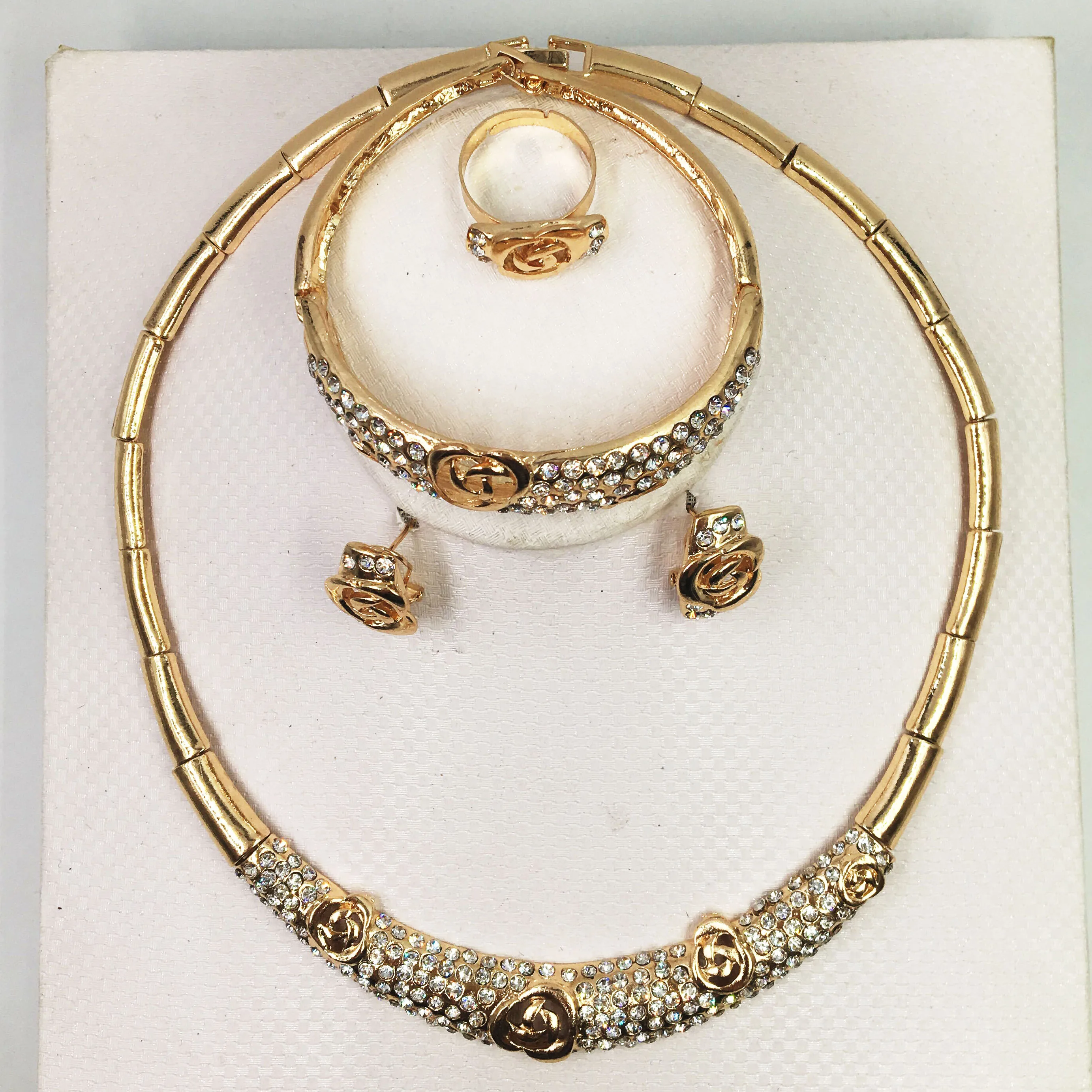 Комплект ювелирных изделий для женщин золотое ожерелье и серьги золотого цвета |