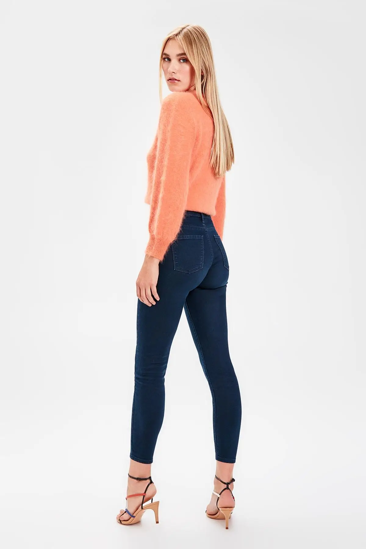 Trendyol Индиго нормальная Талия Jegging Джинсы TWOAW20JE0011
