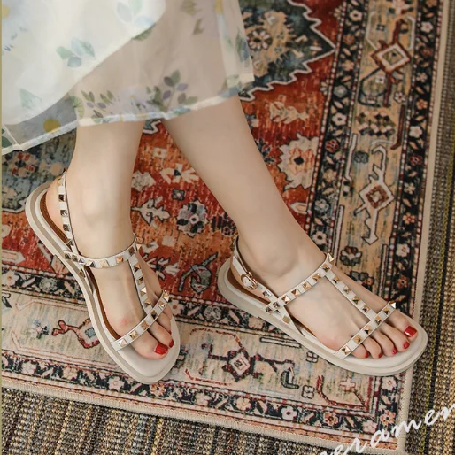 

Brand Designer Fashion Sandals Women 2021 Summer New Style Super Fiber Sexy Thin Belt Rivet Dress Sandals Student Womens Shoes