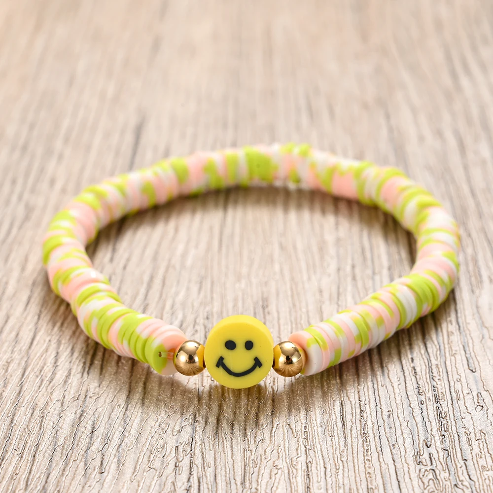 Браслет женский ручной работы с бусинами-смайликами из глины | Украшения и