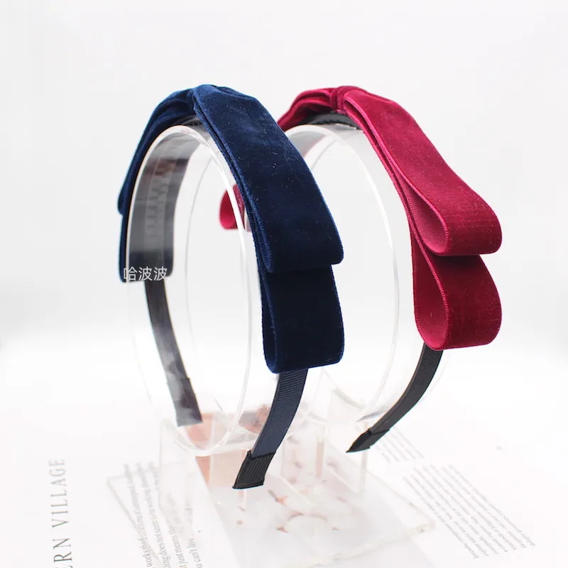 

Женская бархатная повязка на голову с бантом