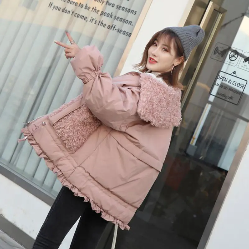 

Thick Winter Down Coat 2020 Women Parkas Fashion Warm Lamb Wool Stitching Loose Coats Ladies White Duck Down Jacket Short DH244