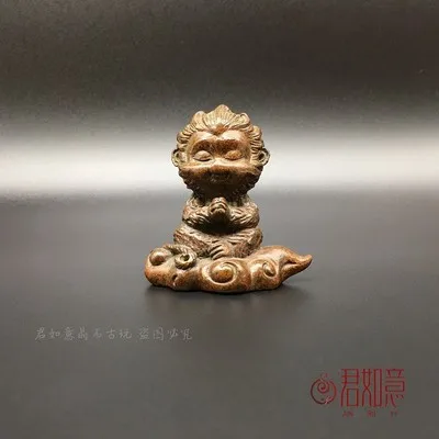 

Exquisite Monkey King Jindouyun bronze carved small ornaments