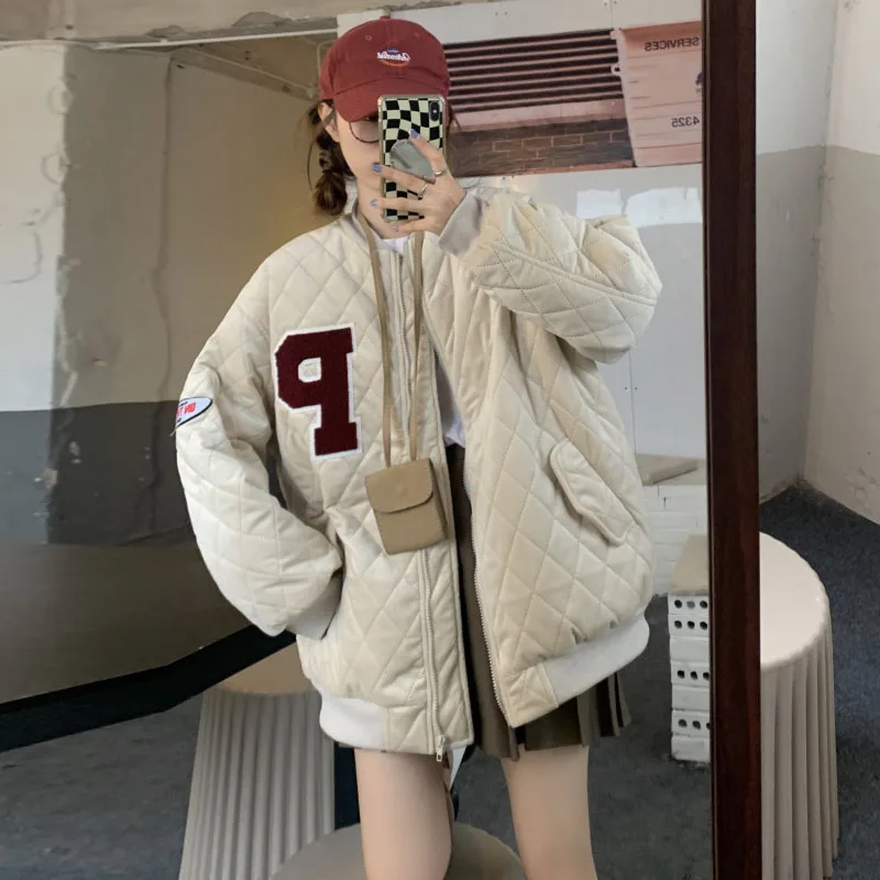 

Корейская мода, утепленная женская куртка, корейский стиль, молния, свободная бейсбольная форма, сохраняющая тепло, с буквами, ромбиками, Хл...