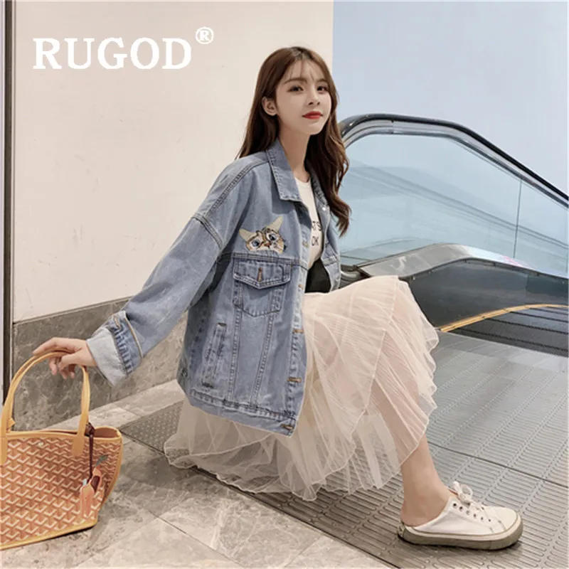 Женская джинсовая куртка с отложным воротником голубая вышитым рисунком кошки