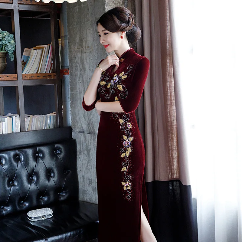 Бархат cheongsam женщины ретро мать бисером Чонсам ежедневно производительность Длинные cheongsam qipao вечерние китайское традиционное платье