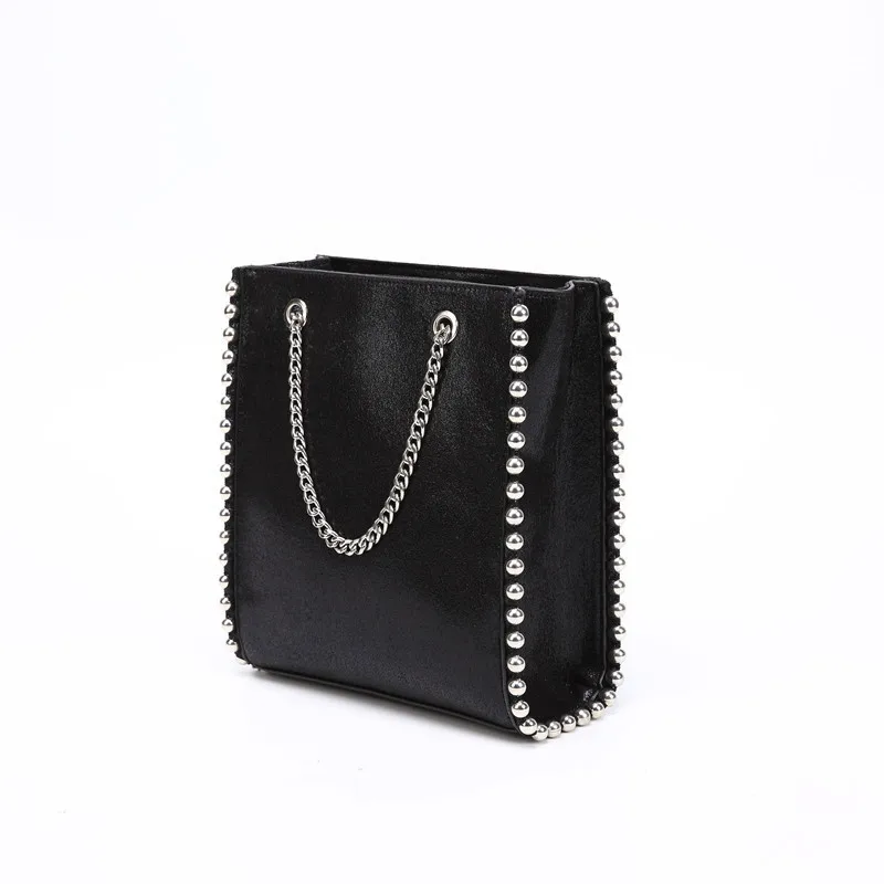 Большая вместительная сумка-тоут в стиле ретро с цепочками и заклепками женские