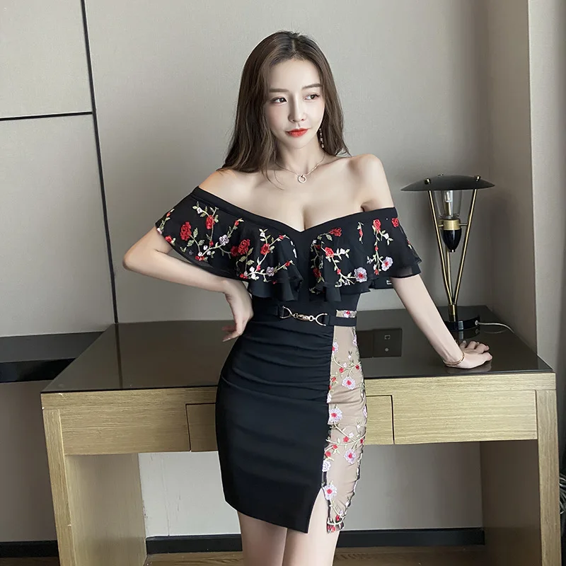 

LDYRWQY 2021 summer new one-line neck strapless low-cut embroidered bag hip stitching contrast color sexy dress