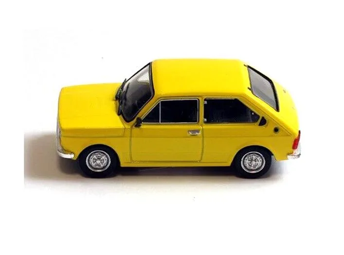 IXO 1:43 для FIAT 147 1979 желтый SORPASSO 1982 красная литая модель автомобиля модели игрушек
