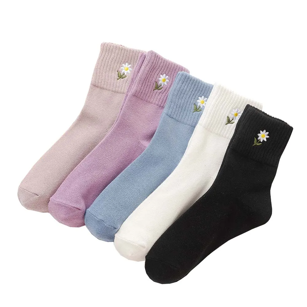 

New Product Women's High Quality Embroidered Flower Cotton Fashion Casual Socks 5 Pair
