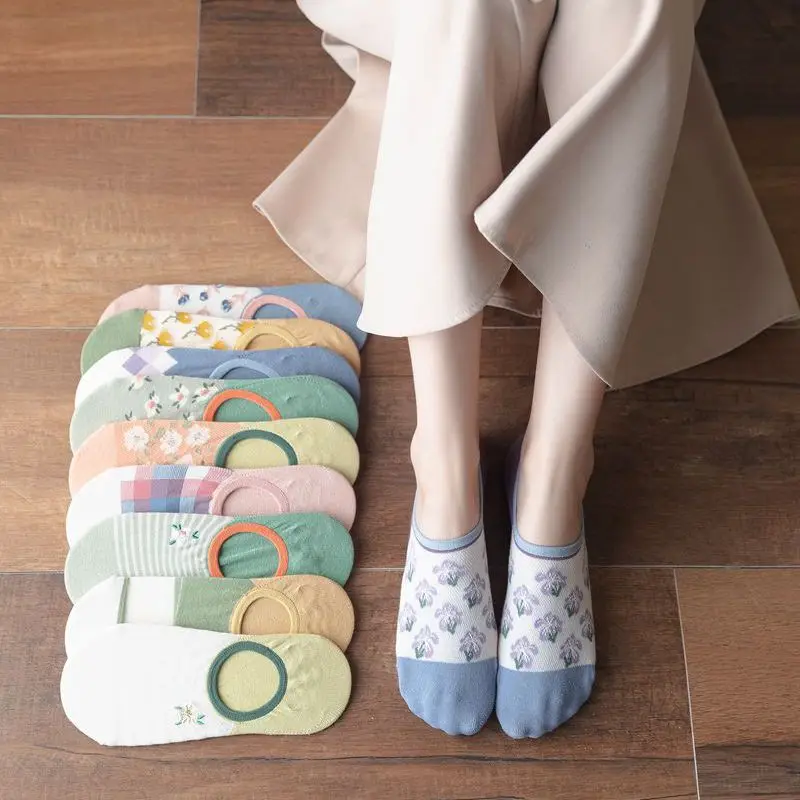 

Funny Anime Women Short Socks Cotton Non-slip Silicone Summer Invisible Ankle Socks Harajuku Japanese Kawaii Cute Socks Slippers