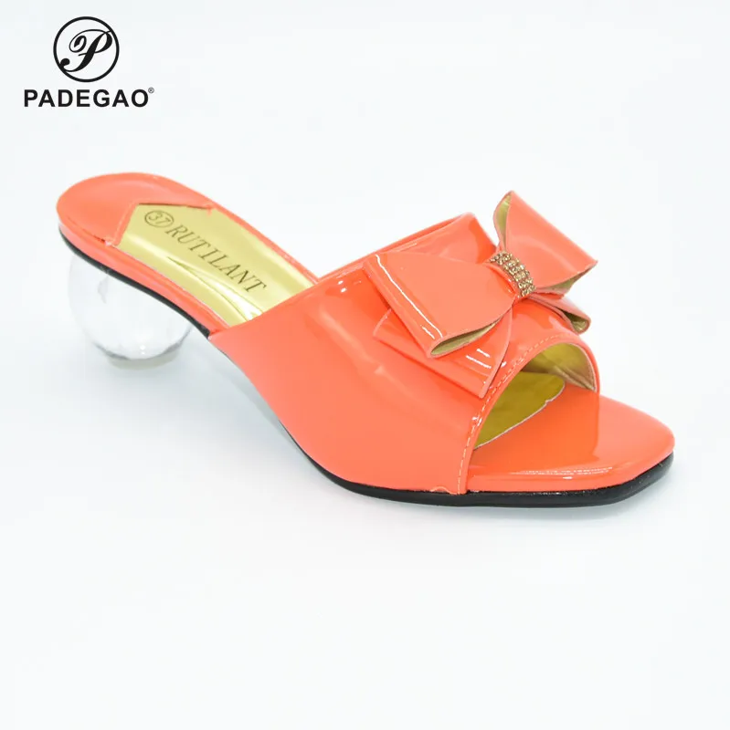 Весна 2020 Новое поступление соблазнительные стильные сандалии без подходящей