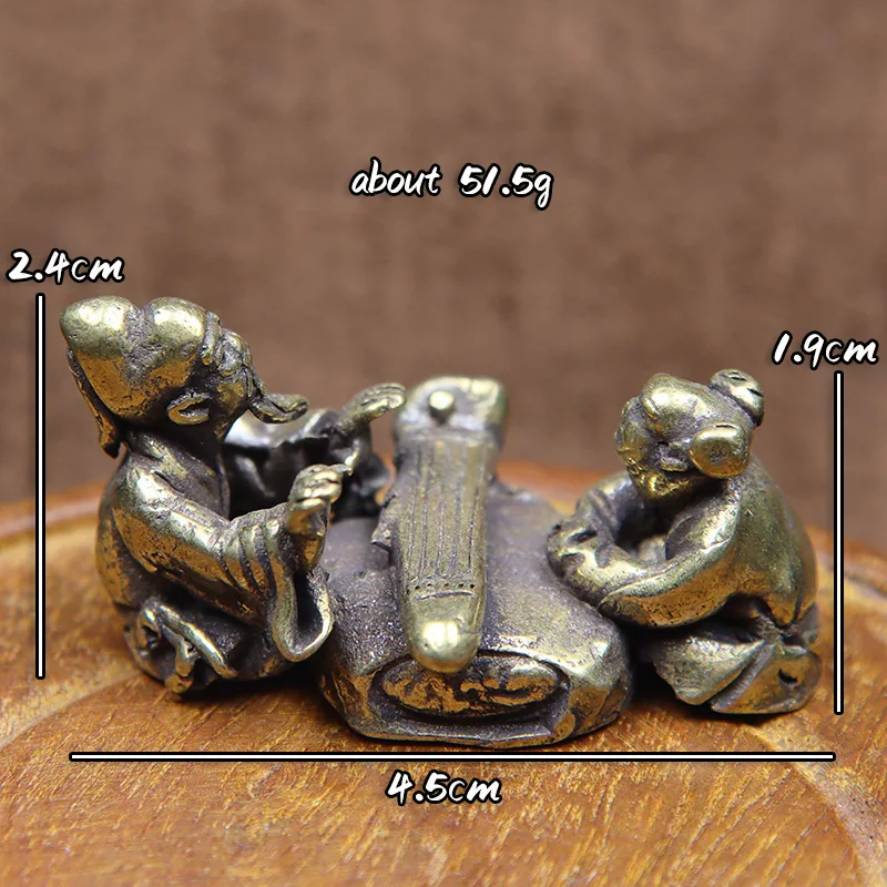 

Латунная миниатюра старика с пианино