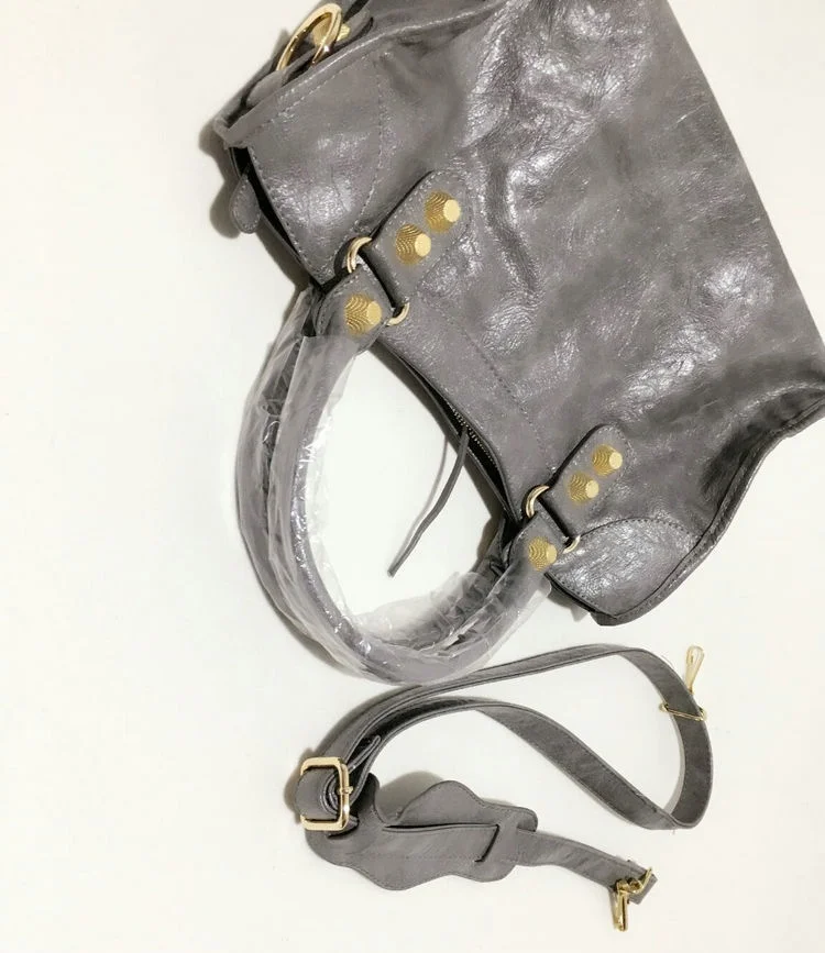 

Women Casual Designer Classic Big Platinum Bag City Motorcycle Tote Golden Rivets Punk Style Handbag with Makeup Mirror