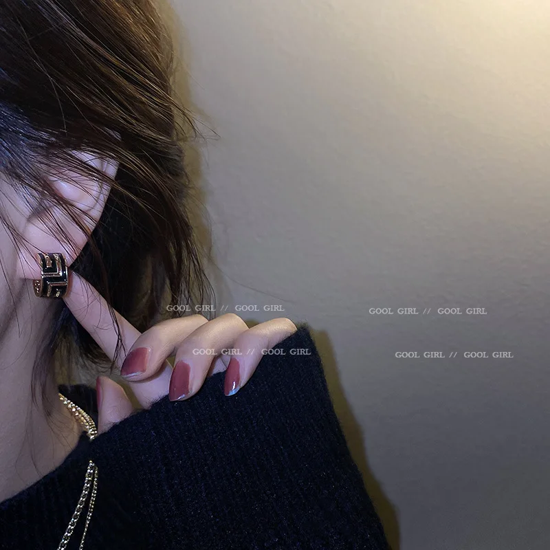 

Real Gold Plated 925 Silver Needle Asymmetric Simple Geometric C-shaped Hollow Earrings For East Gate Of Korea