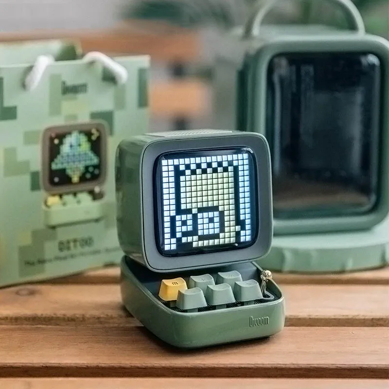 저렴한 새로운 DITOO 픽셀 블루투스 무선 스피커 벚꽃 색상 기계 레트로 컴퓨터 모델 스마트 스피커 알람 시계