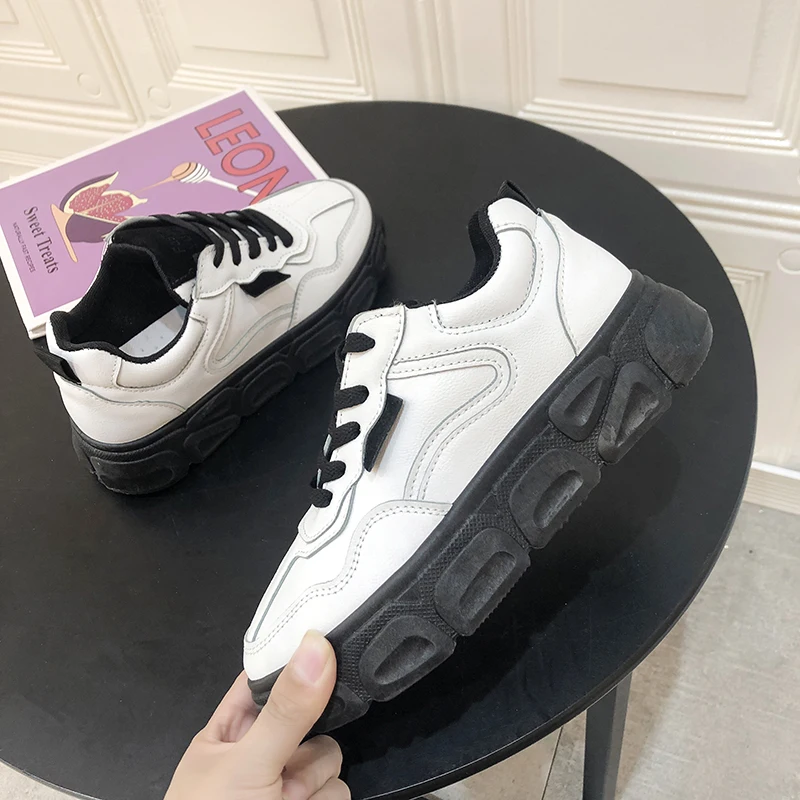 Женские кроссовки на шнуровке Вулканизированная подошва круглый носок