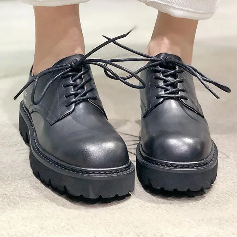 Женские туфли-оксфорды из лакированной воловьей кожи на шнуровке толстом