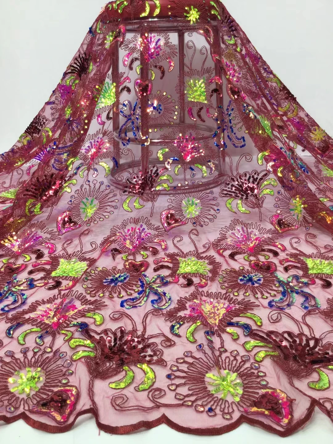 

2020 последняя в африканском стиле с кружевами и блестками, размеры с прямым козырьком с нашивкой; Французская сетчатая кружевная ткань с ниг...