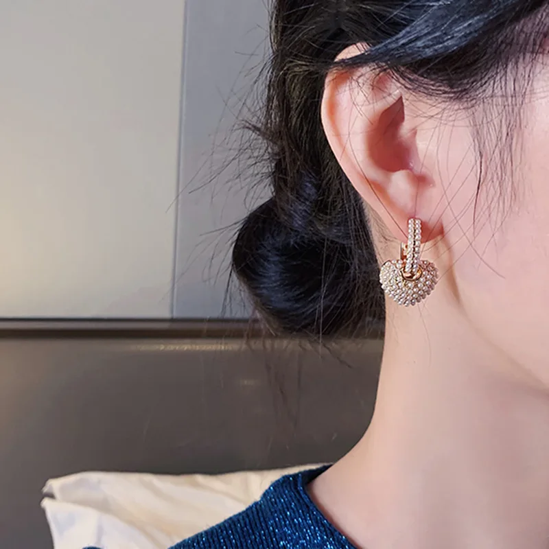 

2021 New French Retro Metal Round Splicing Heart-shaped Pearl Pendant Drop Earrings for Women Jewelry