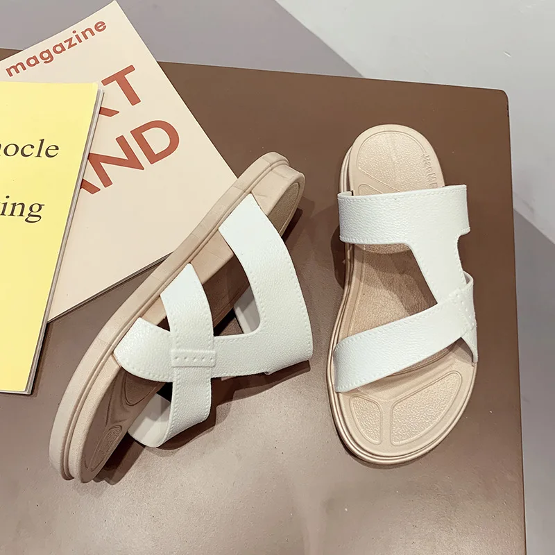 

2021 Summer Flip-Flops Thick-soled Student Slippers Women's Non-slip Beach Shoes Fashion Flat-Bottom Ladies Sandals Outdoor Home