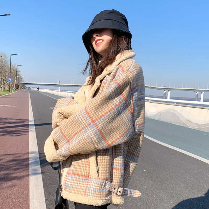 

New Lamb Hair Short High-quality Cotton Coat 2021 Cotton-padded Jacket Female Korean Version Loose Fashion Winter Plaid Tops