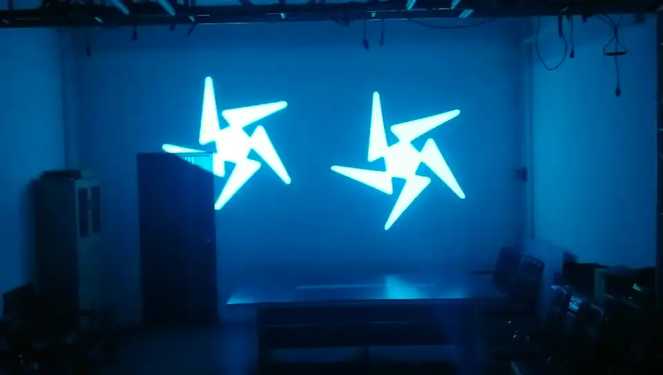 

7R точечная светодиодная Подвижная головка Zoom Light GOBO светильник