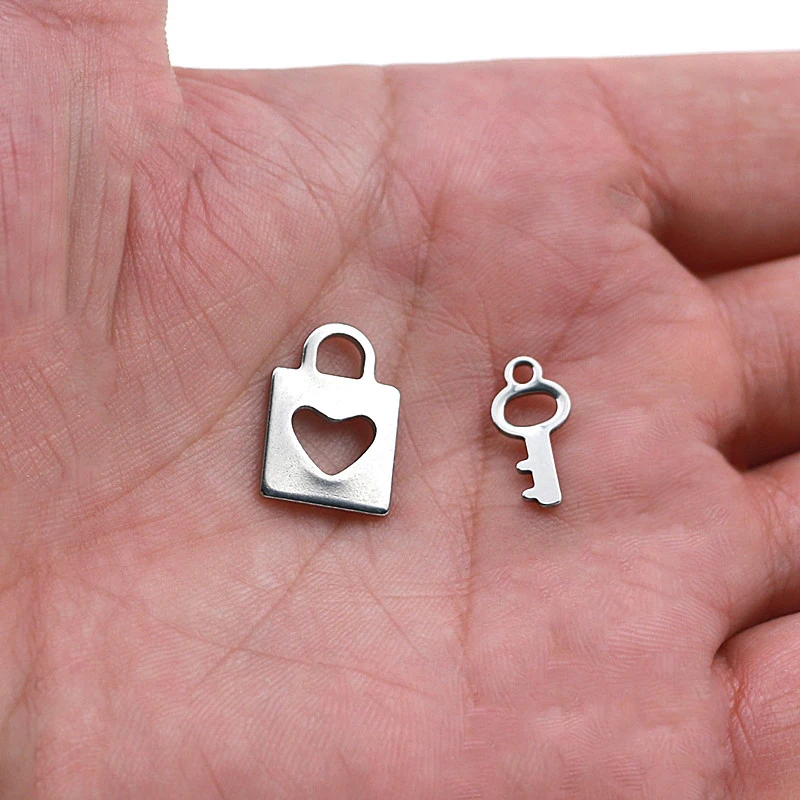 10 шт./лот маленький кулон в виде ключа из нержавеющей стали форме сердца DIY