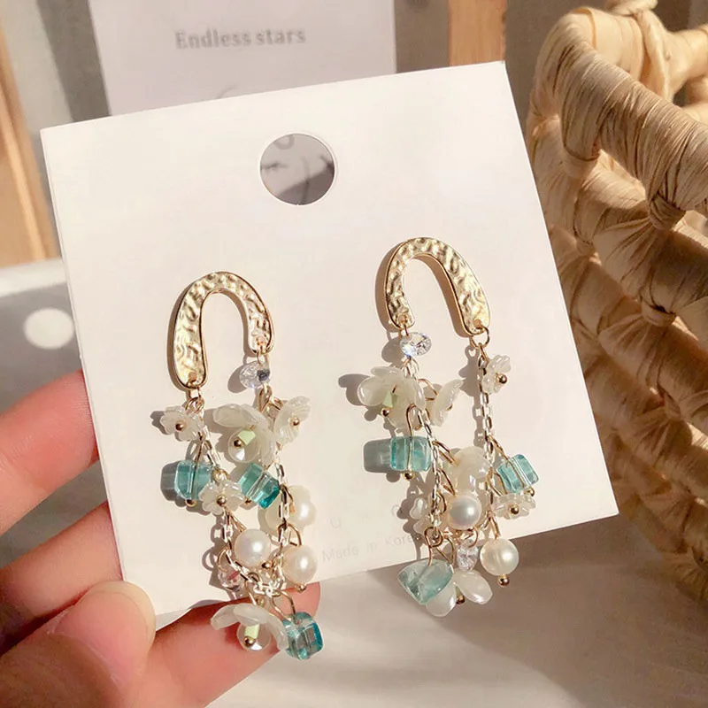 Новинка элегантные серьги-подвески в виде цветка жемчуга металла длинной