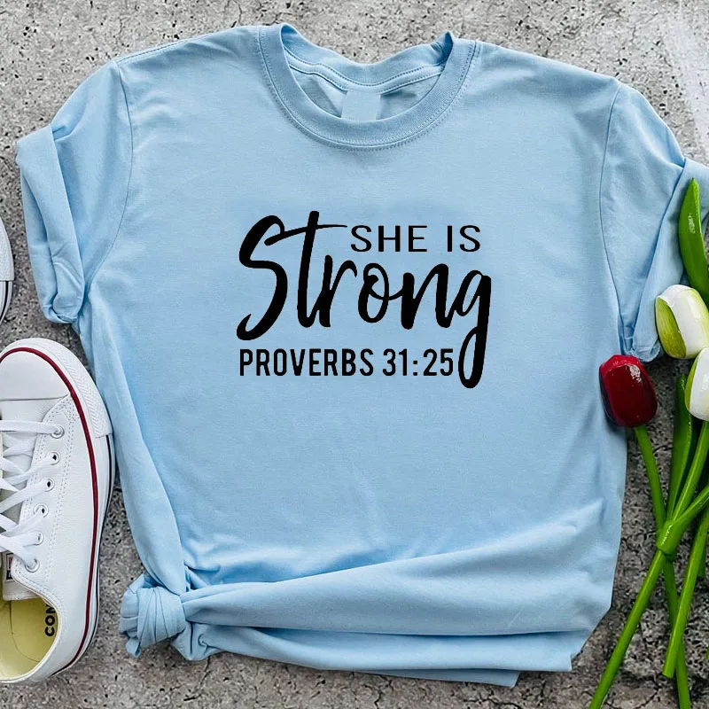 Женская христианская футболка She Is Strong Proverbs хлопковая летняя религиозная с