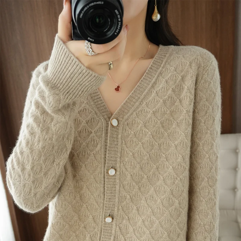 

Женский трикотажный кардиган с V-образным вырезом и длинным рукавом