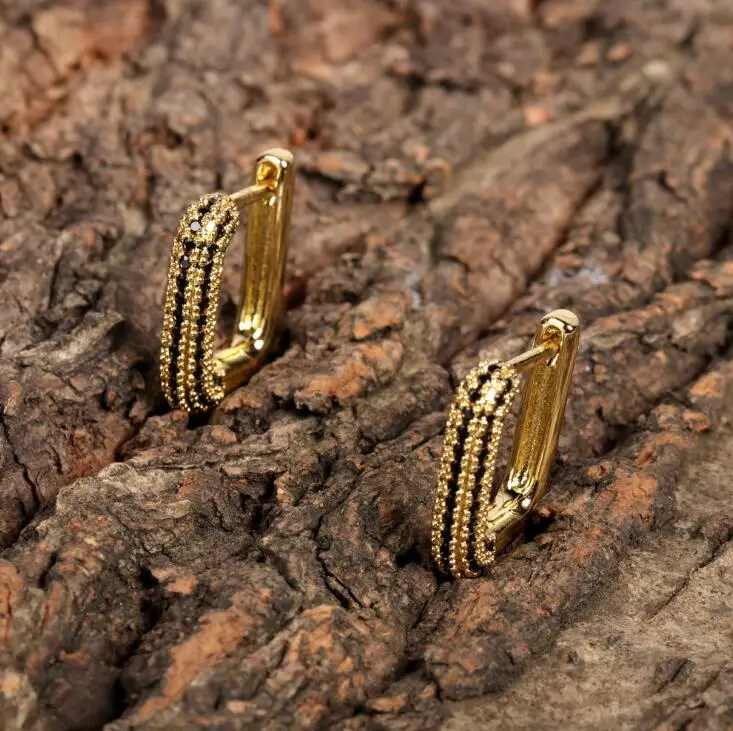 

2021 new fashion U-shaped temperament earrings ear buckles European and American INS trendy personalized ear jewelry